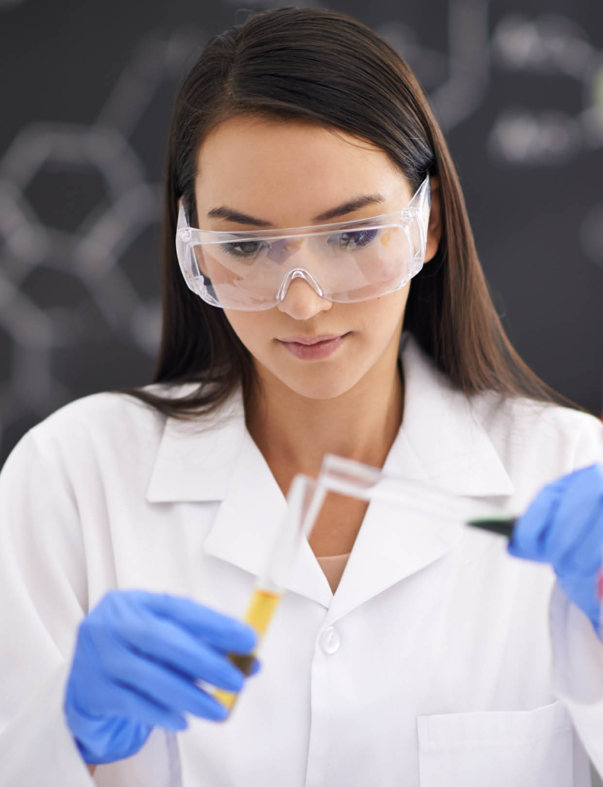 Shot of a female scientist pouring liquid into a test tubehttp://195.154.178.81/DATA/shoots/ic_783863.jpg